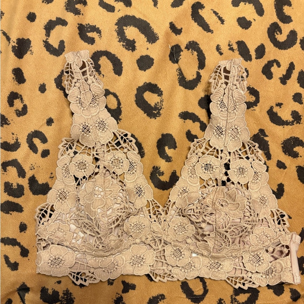 Nude Anthro lace bra